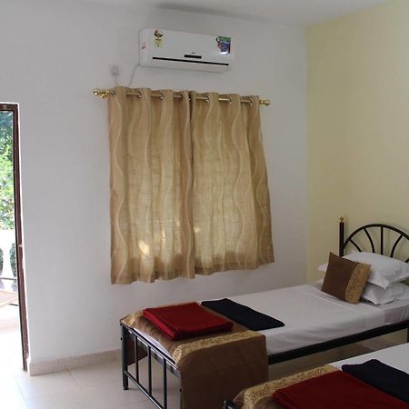 Flowers Guest House Saligao Exterior foto